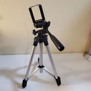 Portable aluminum tripod 
